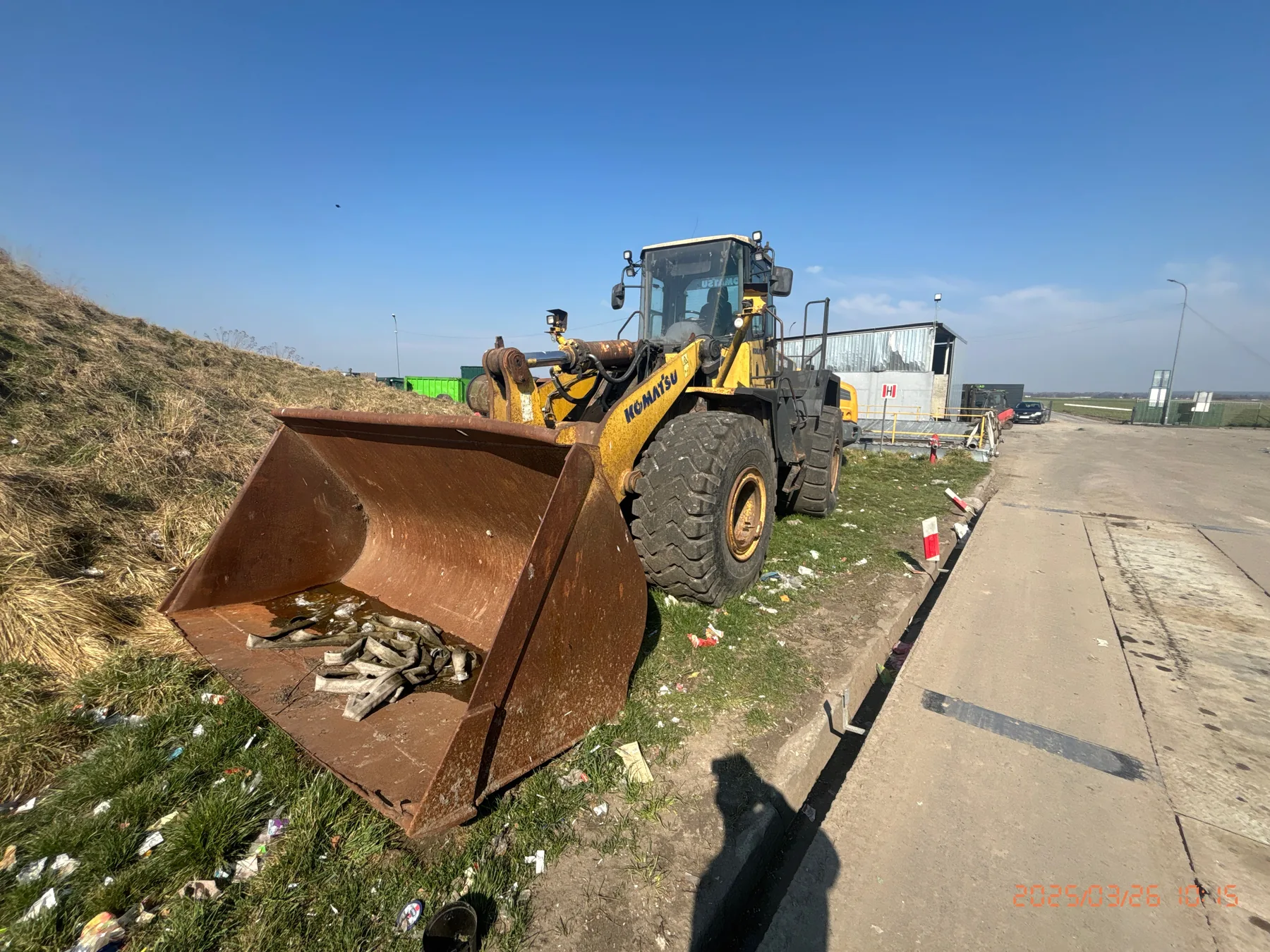 Ładowarka kołowa z szeroką łyżką roboczą